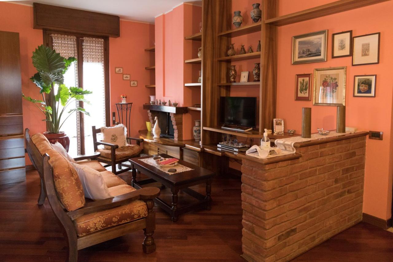 A Casa Di Anna, Elegant Flat In Cremona Apartment Exterior photo